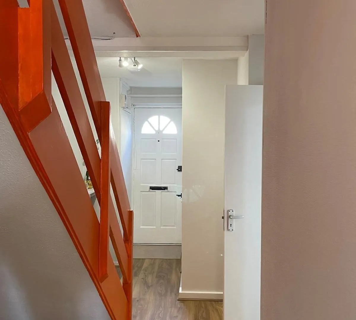 Colourful 4 Bedroom Property - Mile End - Central, Hammersmith & City And District Lines London