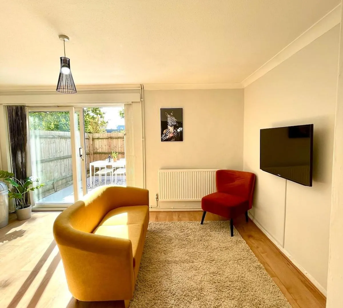 Colourful 4 Bedroom Property - Mile End - Central, Hammersmith & City And District Lines Londra Tatil Evi